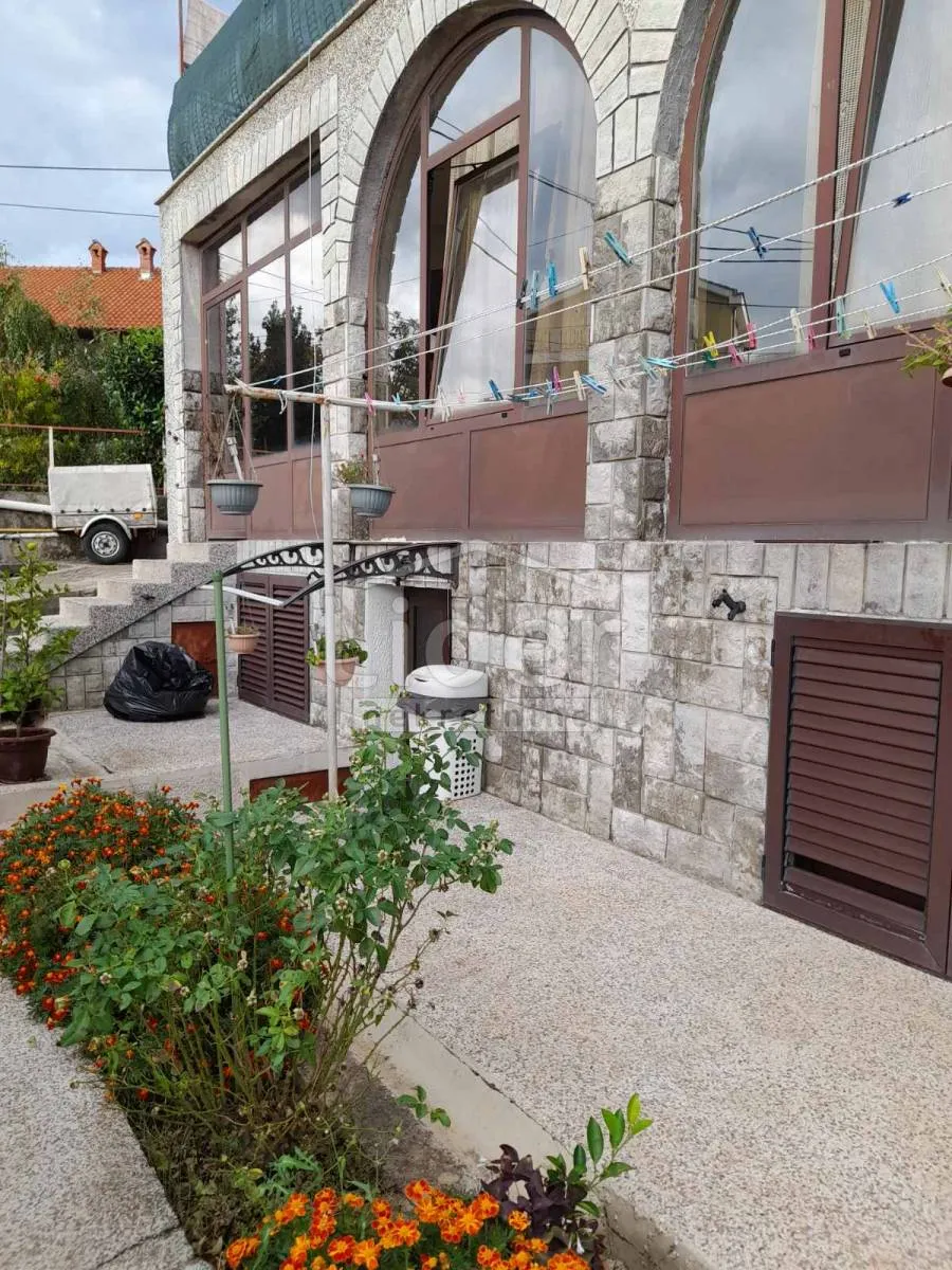 kuća sa velikom okućnicom 1.800m2 - slika 4