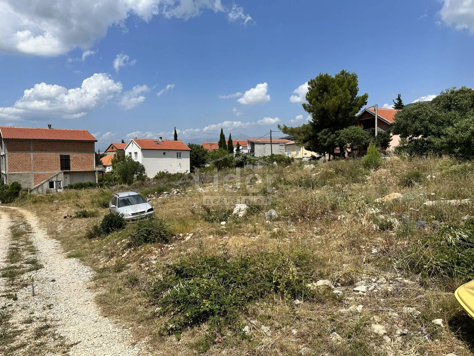 gornji karin građevinsko zemljište 565m2 - slika 7