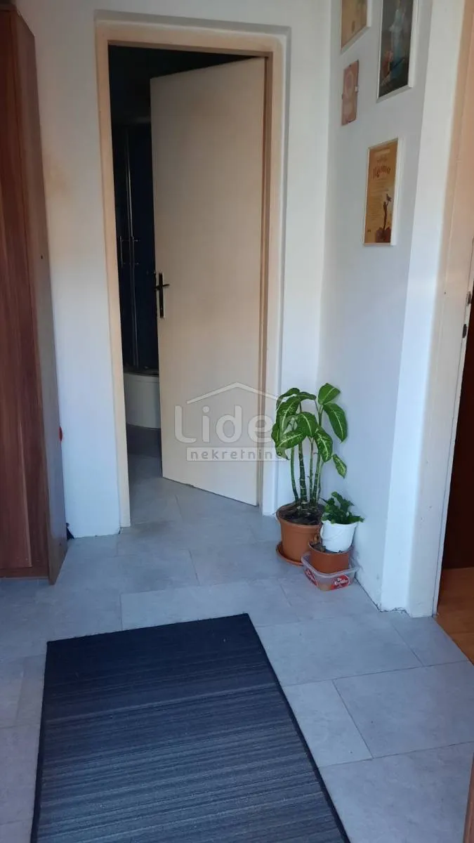 grobnik, kuća sa 3 stana - slika 11