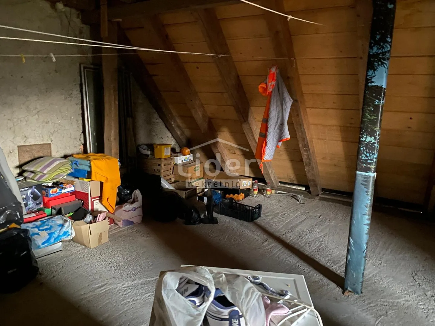 delnice, dvojna kuća od 100m2, p+1, okućnice 320m2 - slika 16