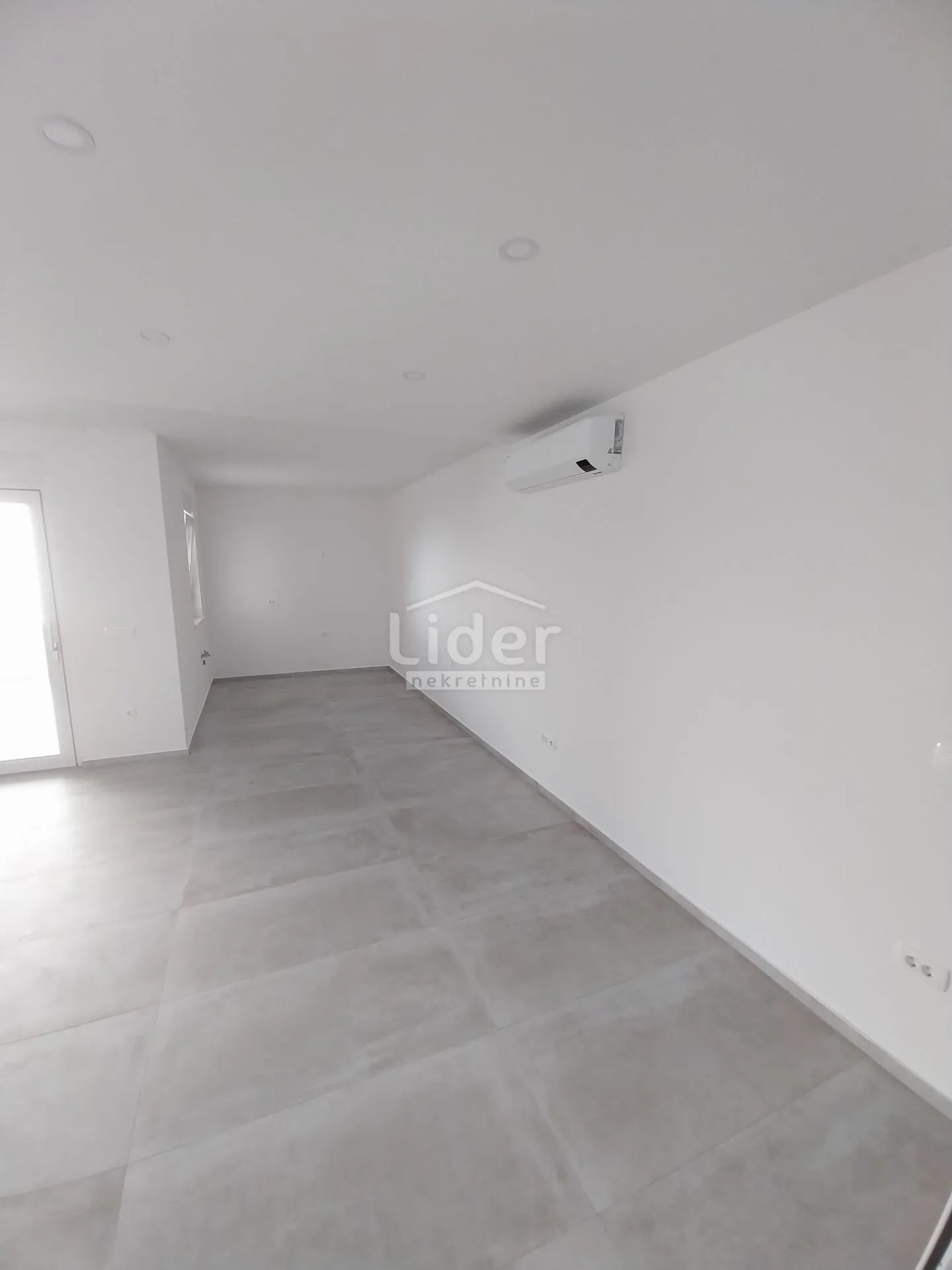 penthouse 127,14 m2, 30m od mora, predivan pogled - slika 4