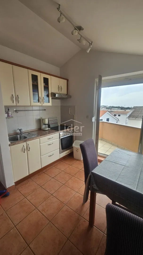 APARTMAN NOVALJA 2S+GALERIJA, 200m OD MORA