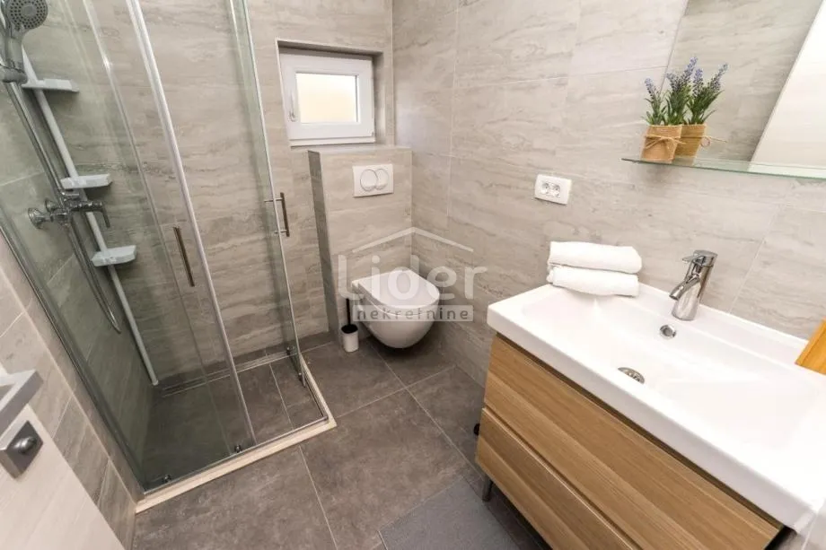 novalja, 3s+db, 2 balkona, namješten, 207.500 € - slika 15