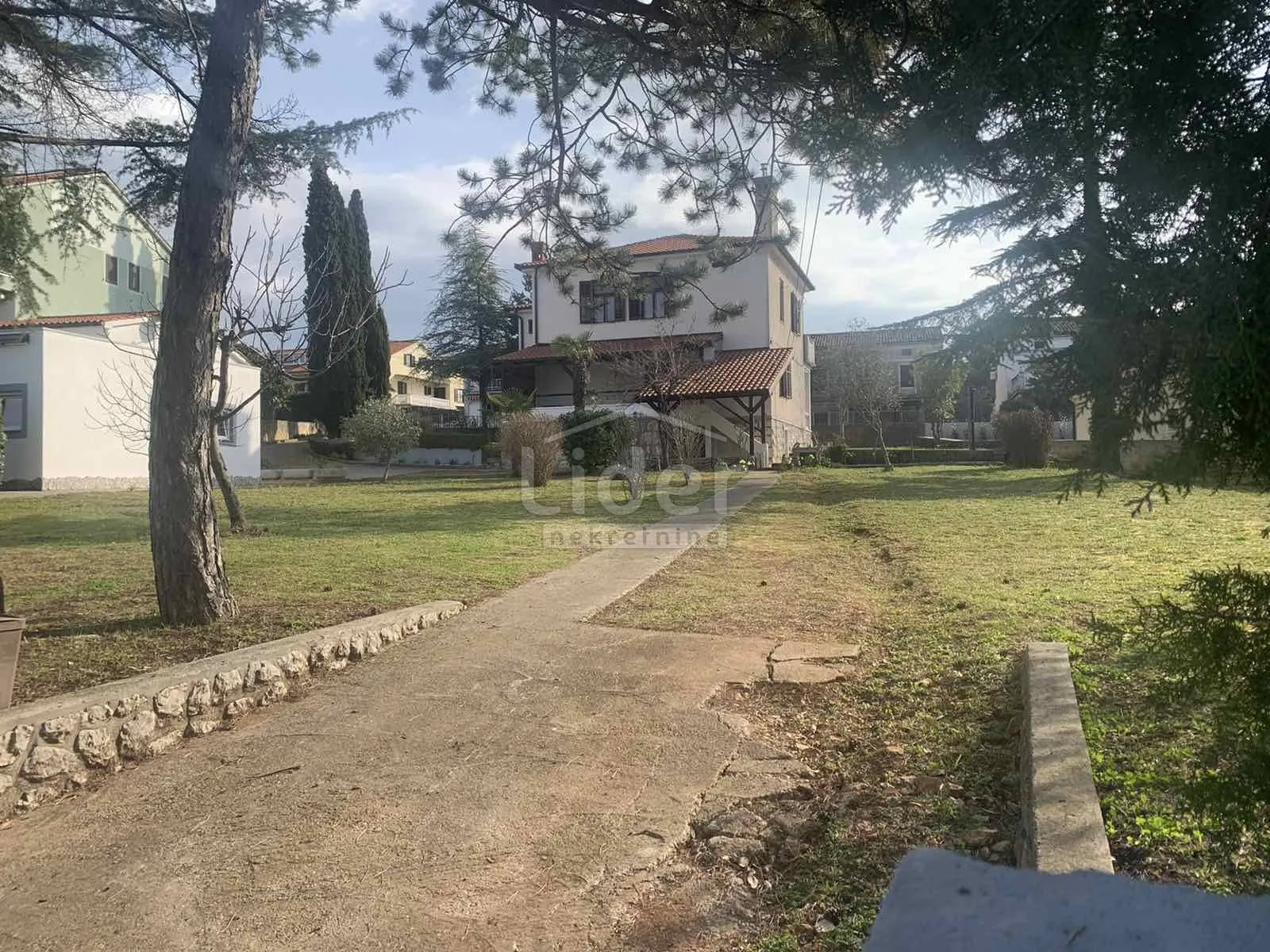 sv. vid, samostojeće dvije kuće na okućnici od 1983m2 - slika 8