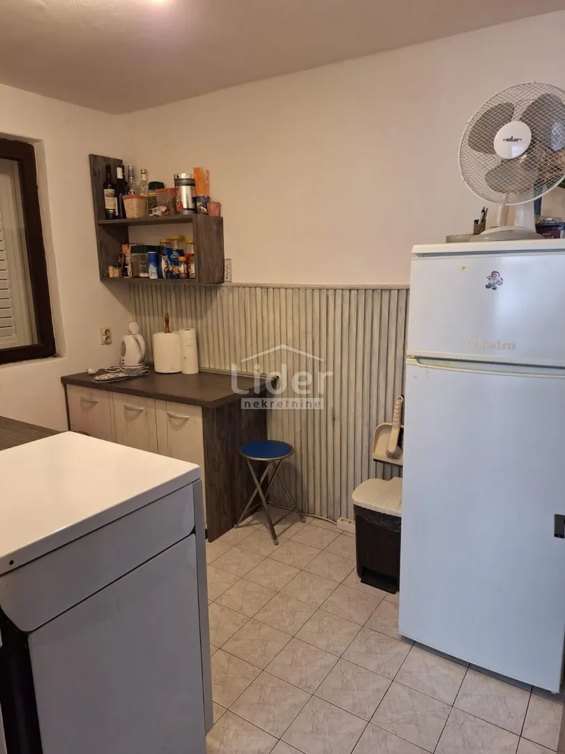 dvojna kuća u pagu, 100m2- dva apartmana, 300m od mora - slika 21