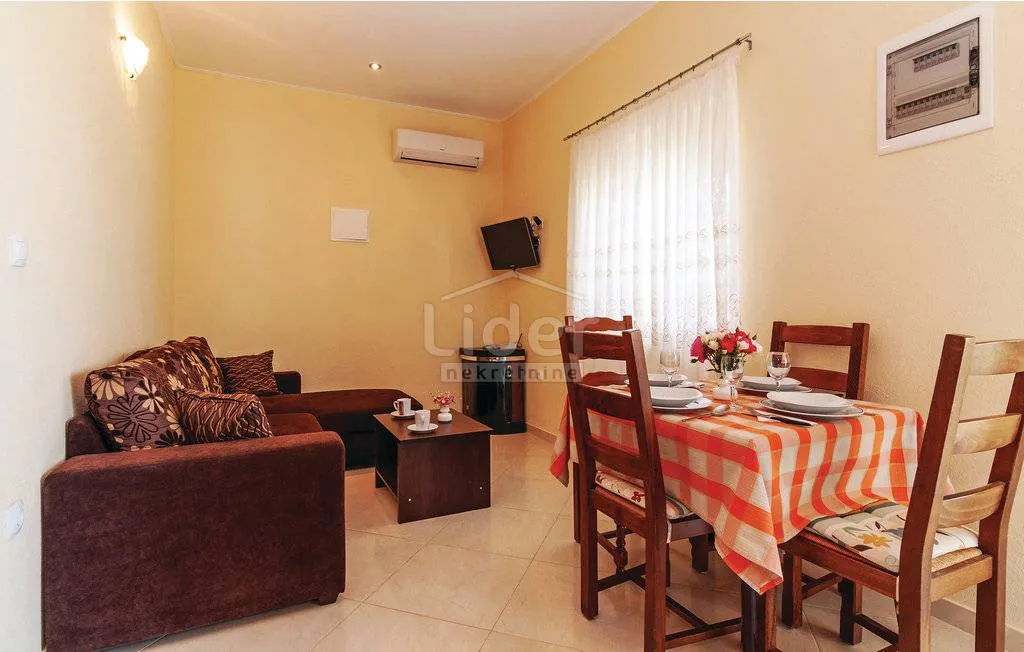 kuća sa 6 apartmana prvi red do mora - slika 5