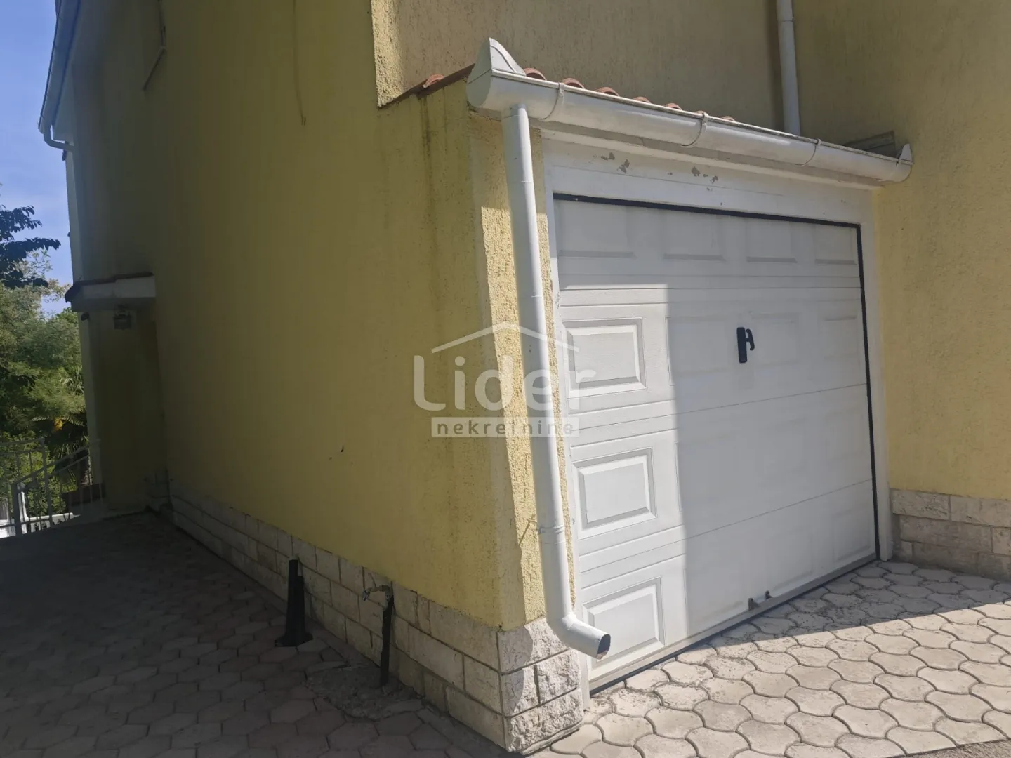 opatija- vila s predivnim pogledom i bazenom - slika 14