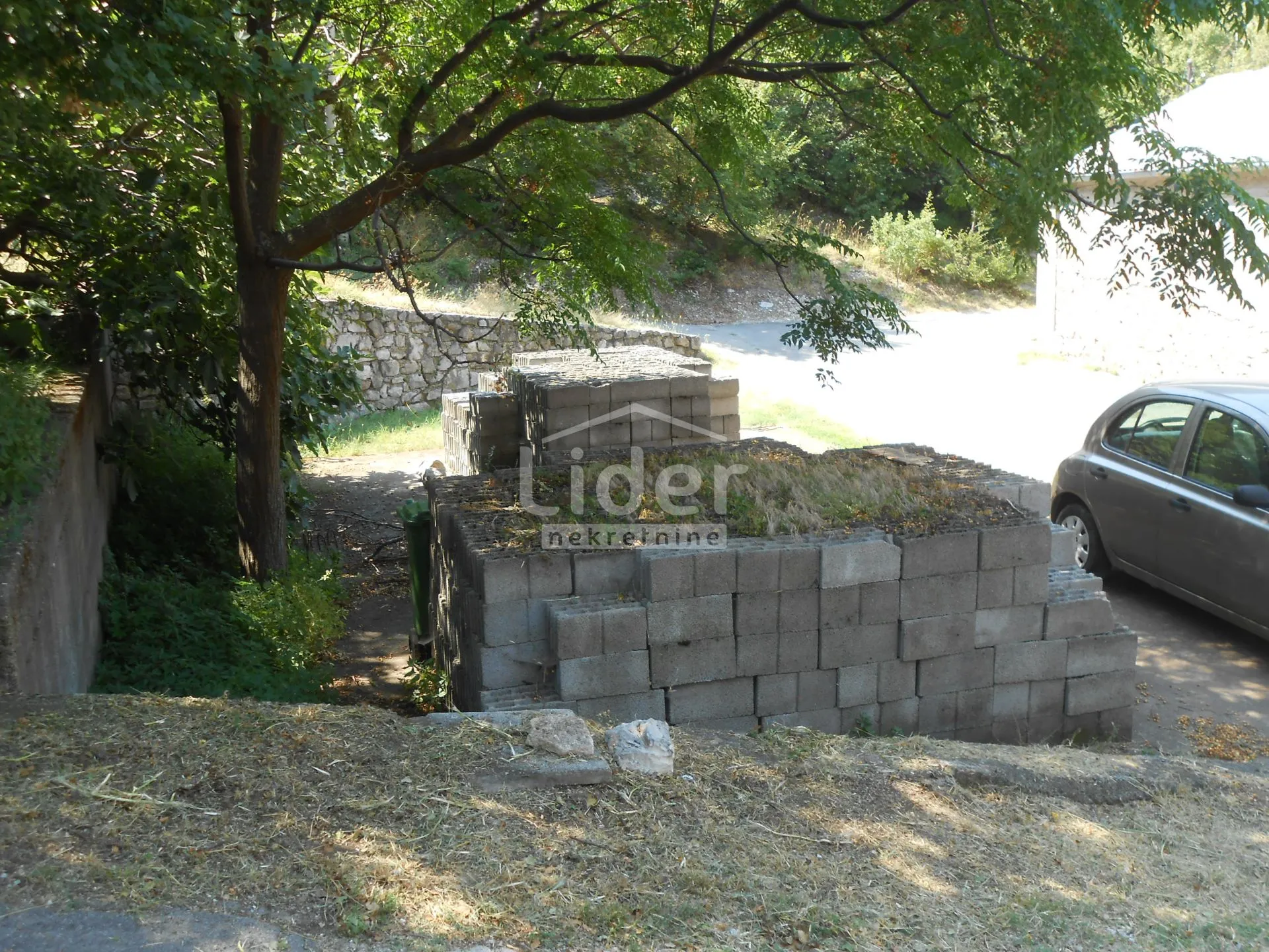 bunica kuća s okućnicom i pogledom na more - slika 23