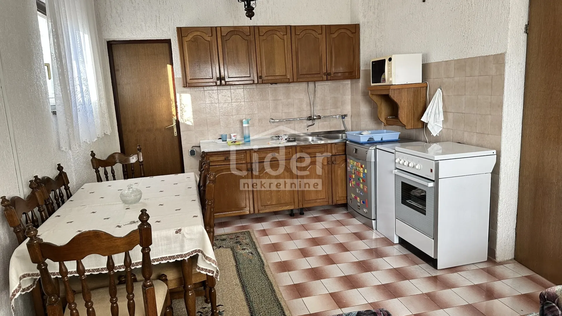 kruševo, kuću sa 3 stana i garažom prodajemo - slika 8