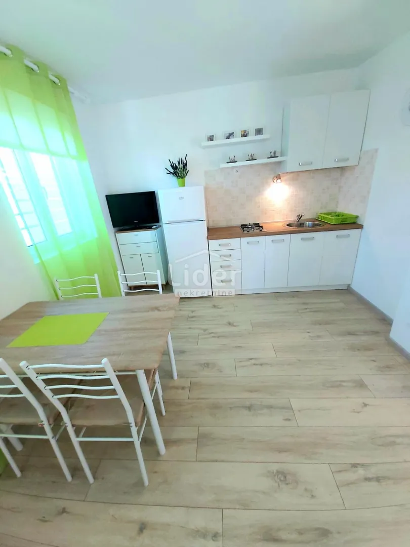 mali lošinj-samostojeća kuća s 4 apartmana - slika 11