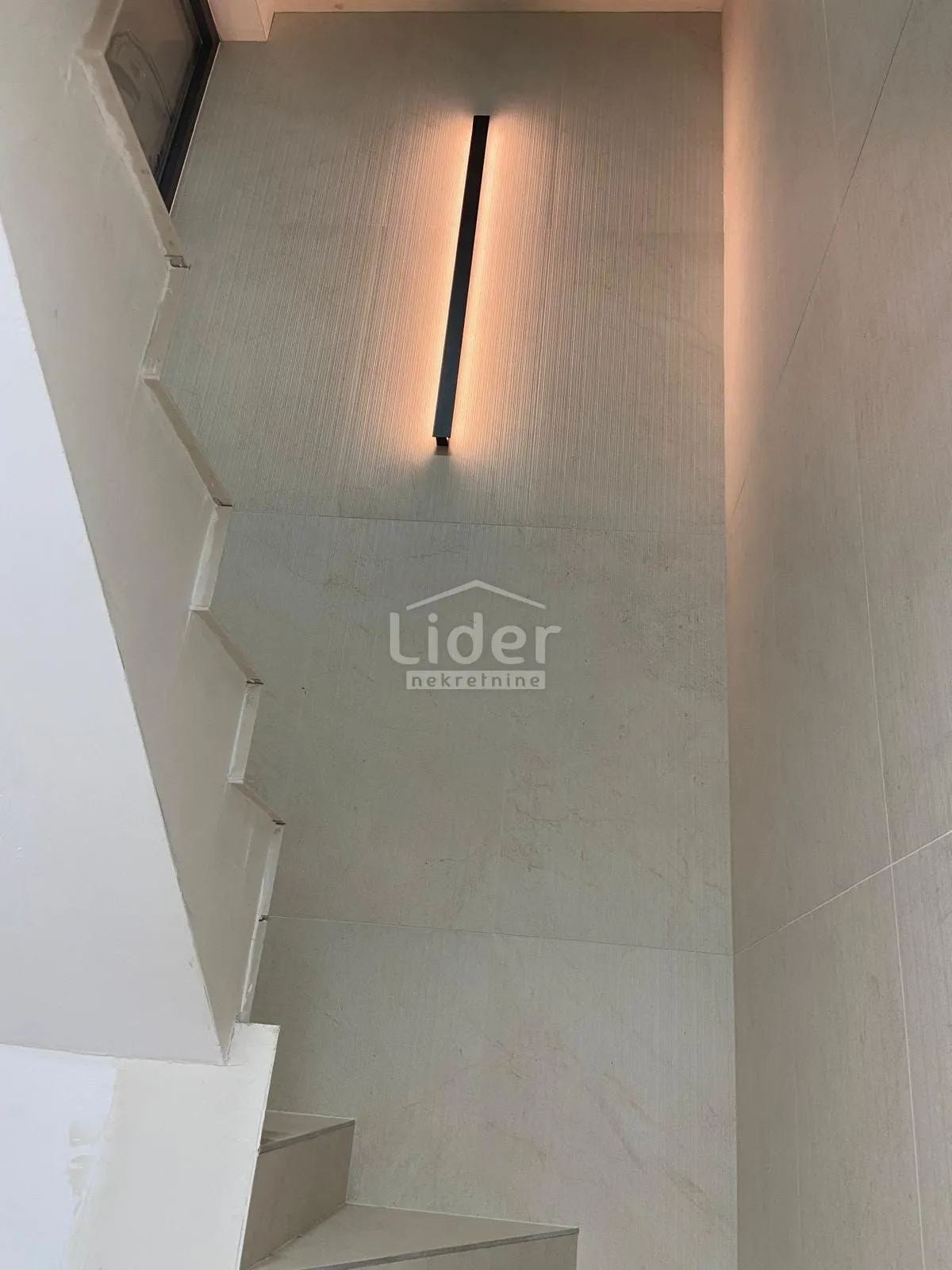 luksuzna villa sa 4 stana - krk - slika 15
