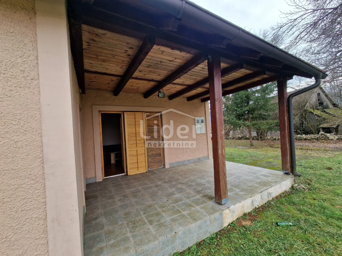 sinac, otočac, gacka, kuća vikendica s vinogradom - slika 9