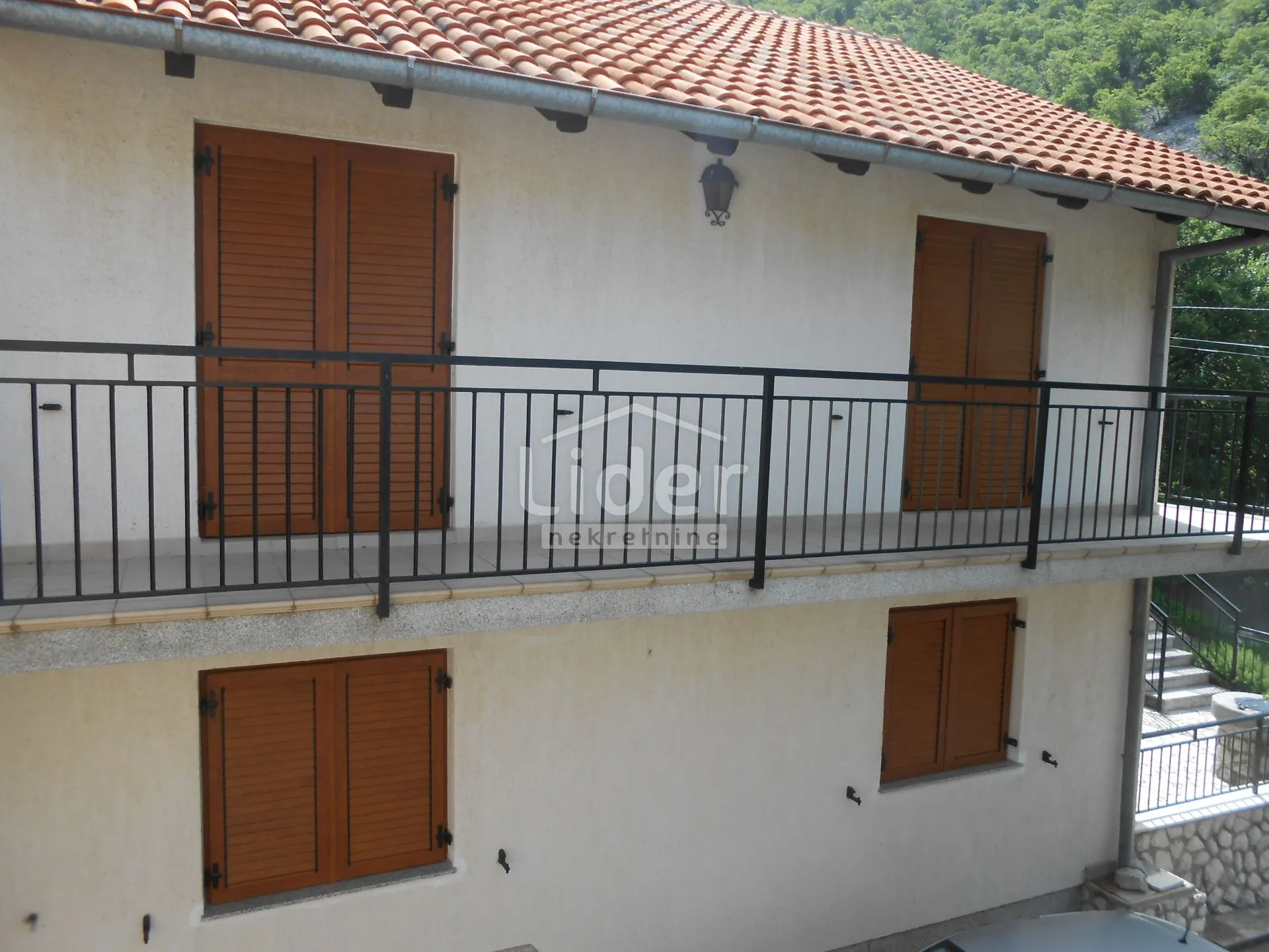 bunica kuća s okućnicom i pogledom na more - slika 25