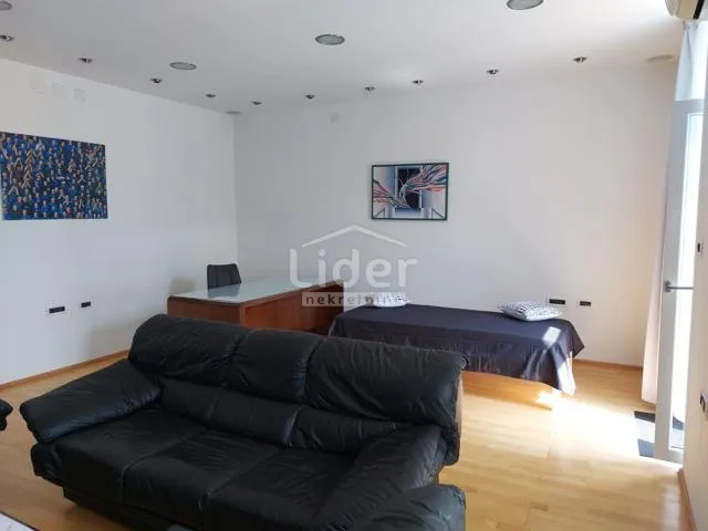 belveder-150m2,2s+db,3 balkona s pogledom na grad i more - slika 2
