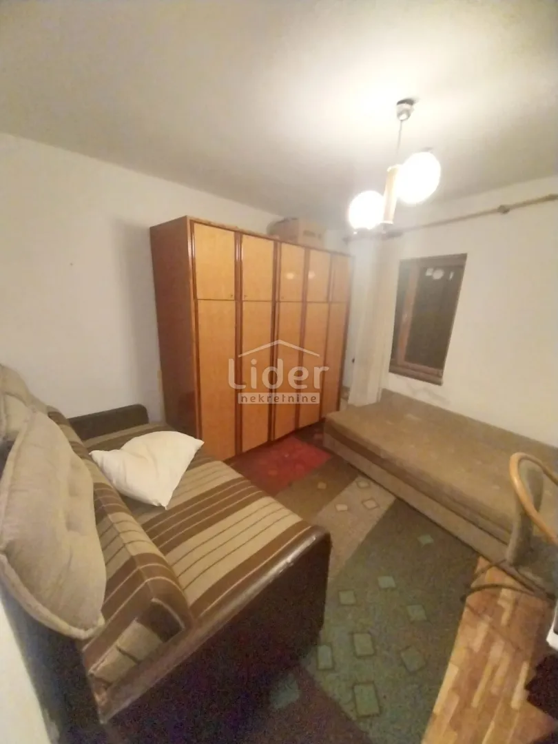 pag, centar, kuća 212 m2, 250.000 € - slika 25