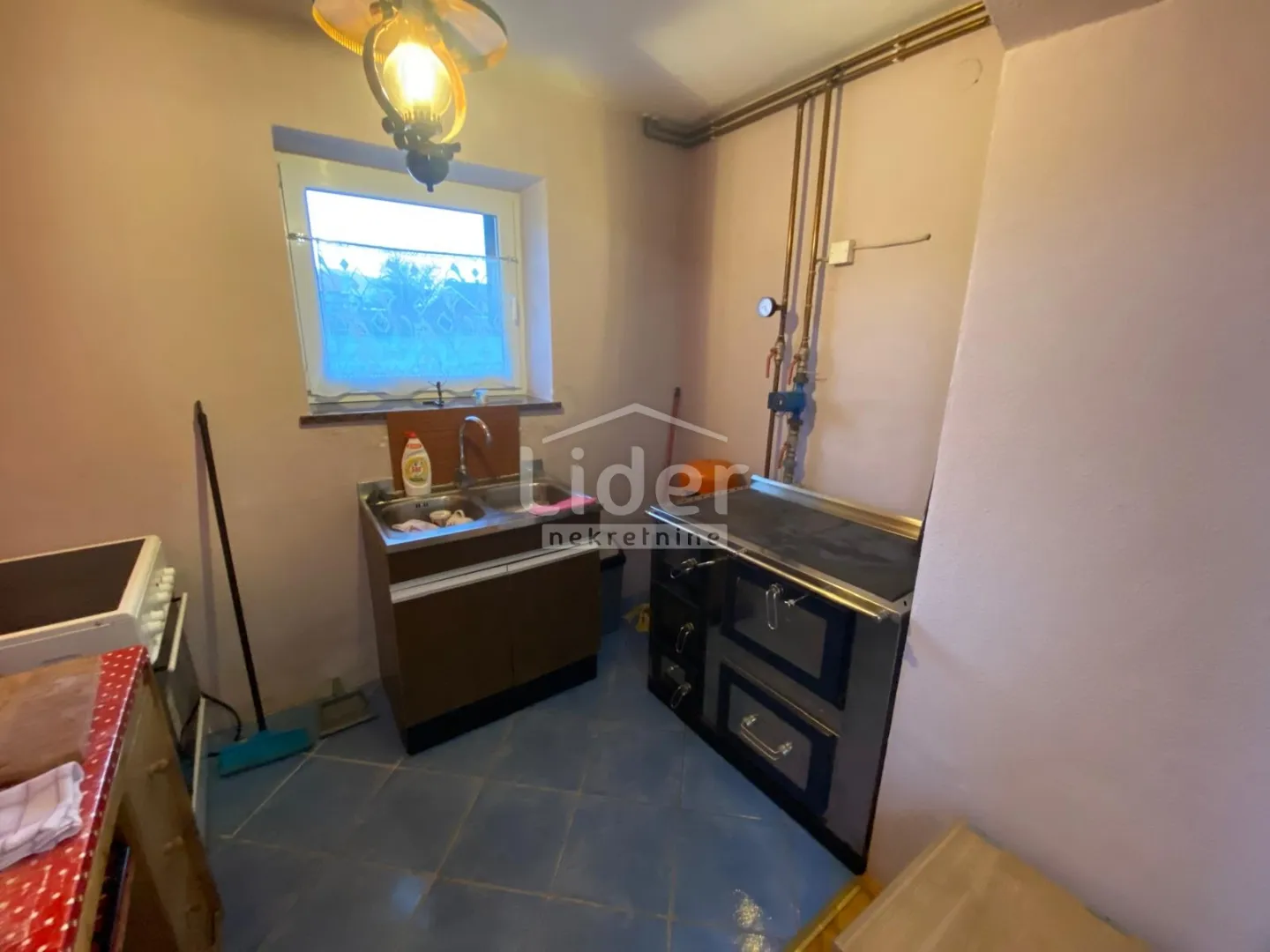 delnice, dvojna kuća od 100m2, p+1, okućnice 320m2 - slika 5