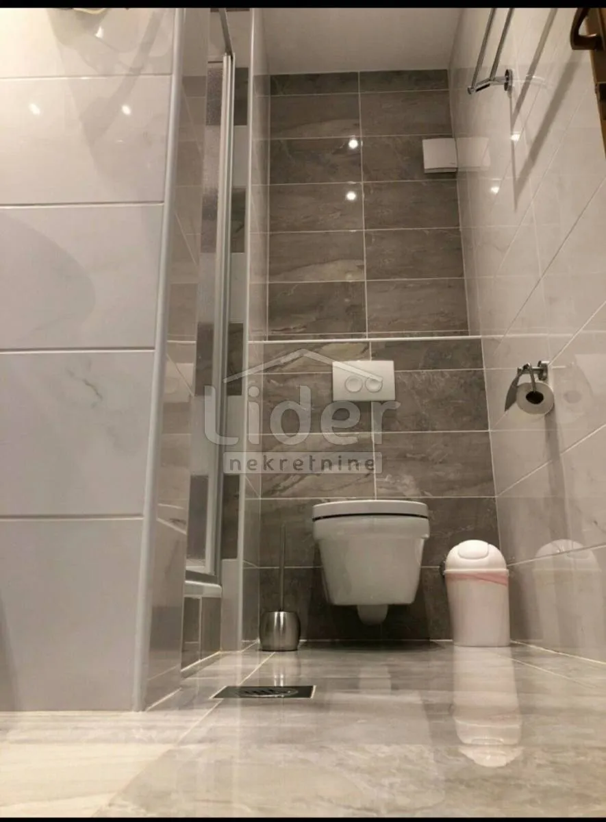 apartmanska kuća na samoj plaži u loparu - slika 10