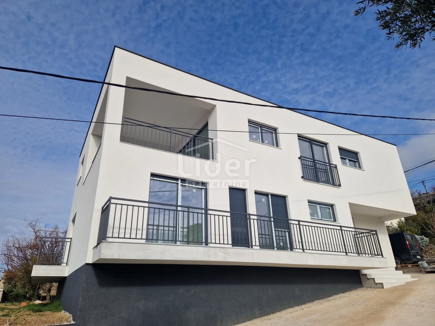 apartman u banjolu sa fantastičnim pogledom - slika 3
