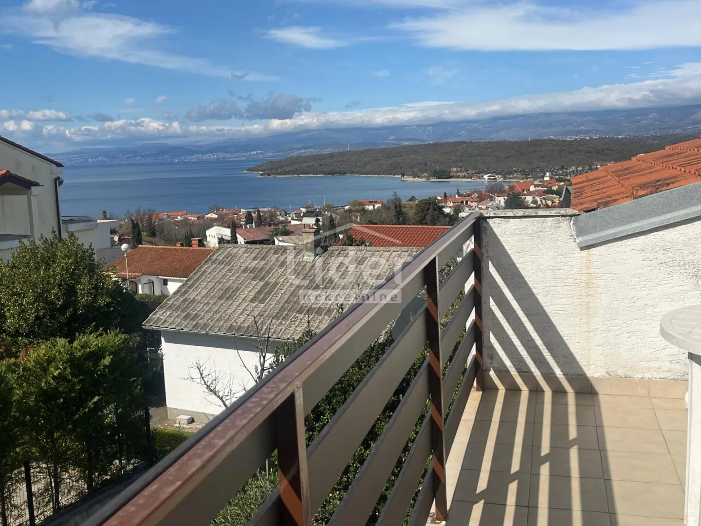otok krk,njivice-samostojeća kuća 450m od mora - slika 11