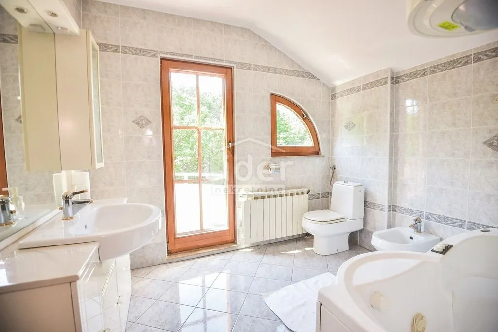 kuća gornja vežica, 330m2 - slika 8