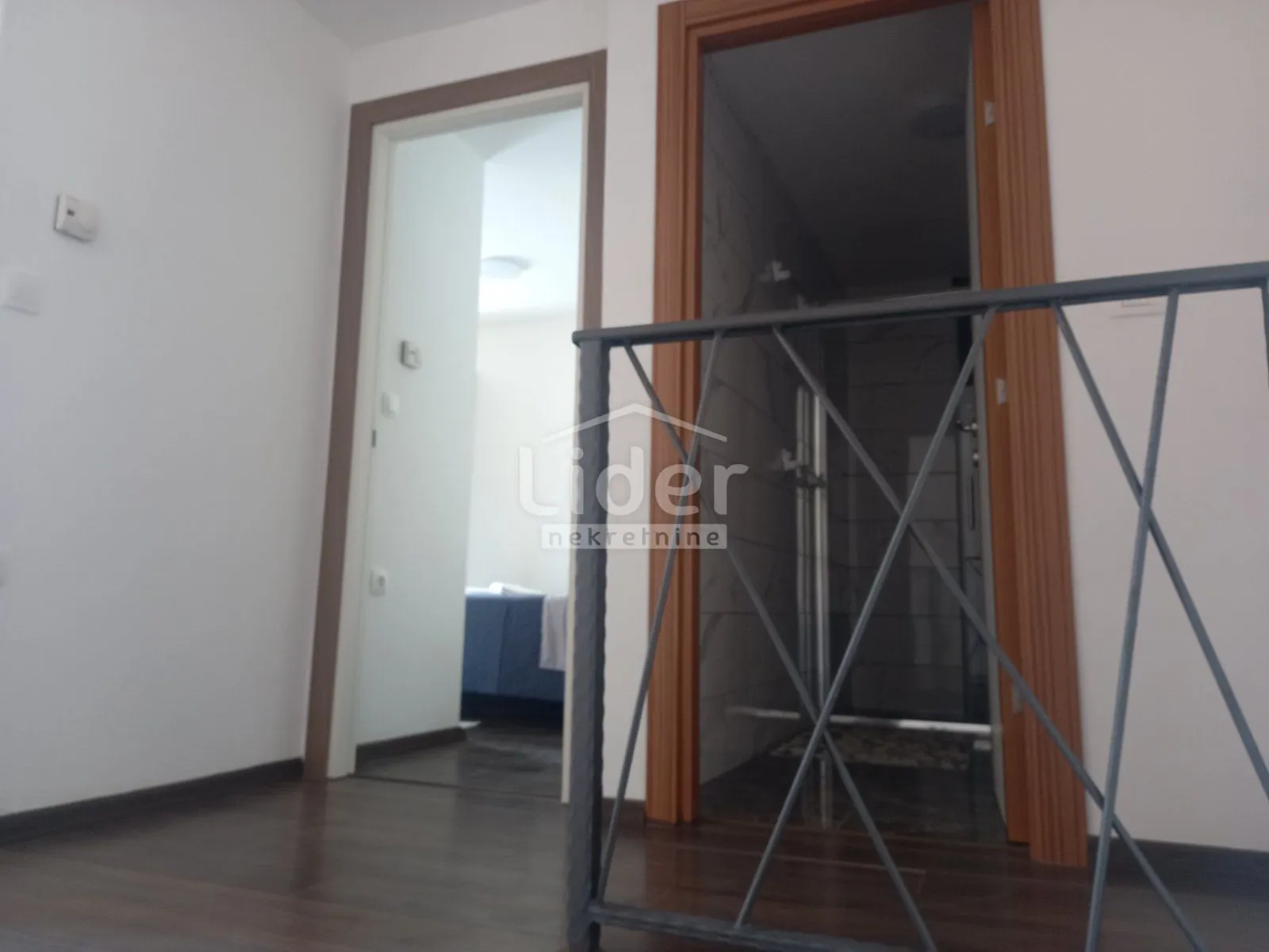 jušići četiri manje kuće s okućnicom i dvorištem - slika 20