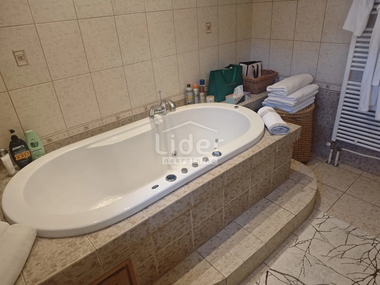 opatija- vila s predivnim pogledom i bazenom - slika 23