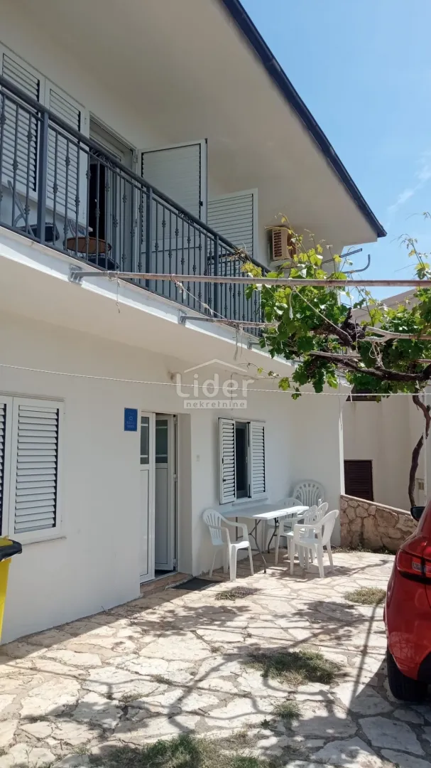 KUĆA 185m2, 150m od mora + GRAĐEVINSKO ZEMLJIŠTE 600m2 - Zubovići, Novalja