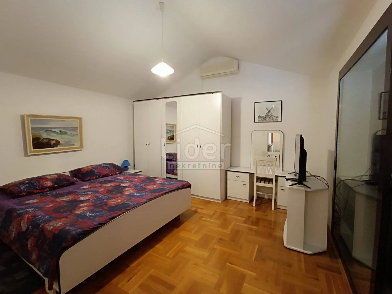 kuća s bazenom, saršoni - slika 9