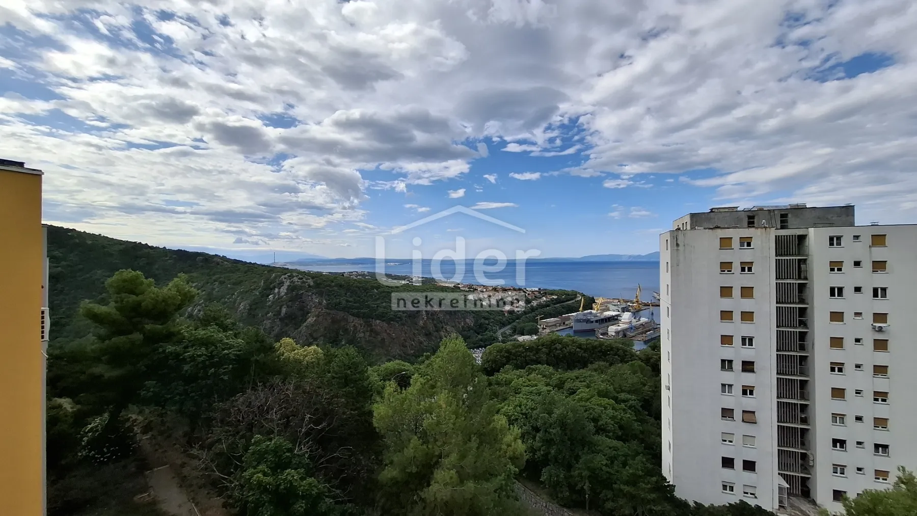 gornja vežica- 2s+db, balkon, pogled na more - slika 2