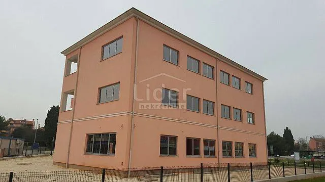 rovinj poslovni prostor od 1260 m2 na 1650m2 zemljišta - slika 3
