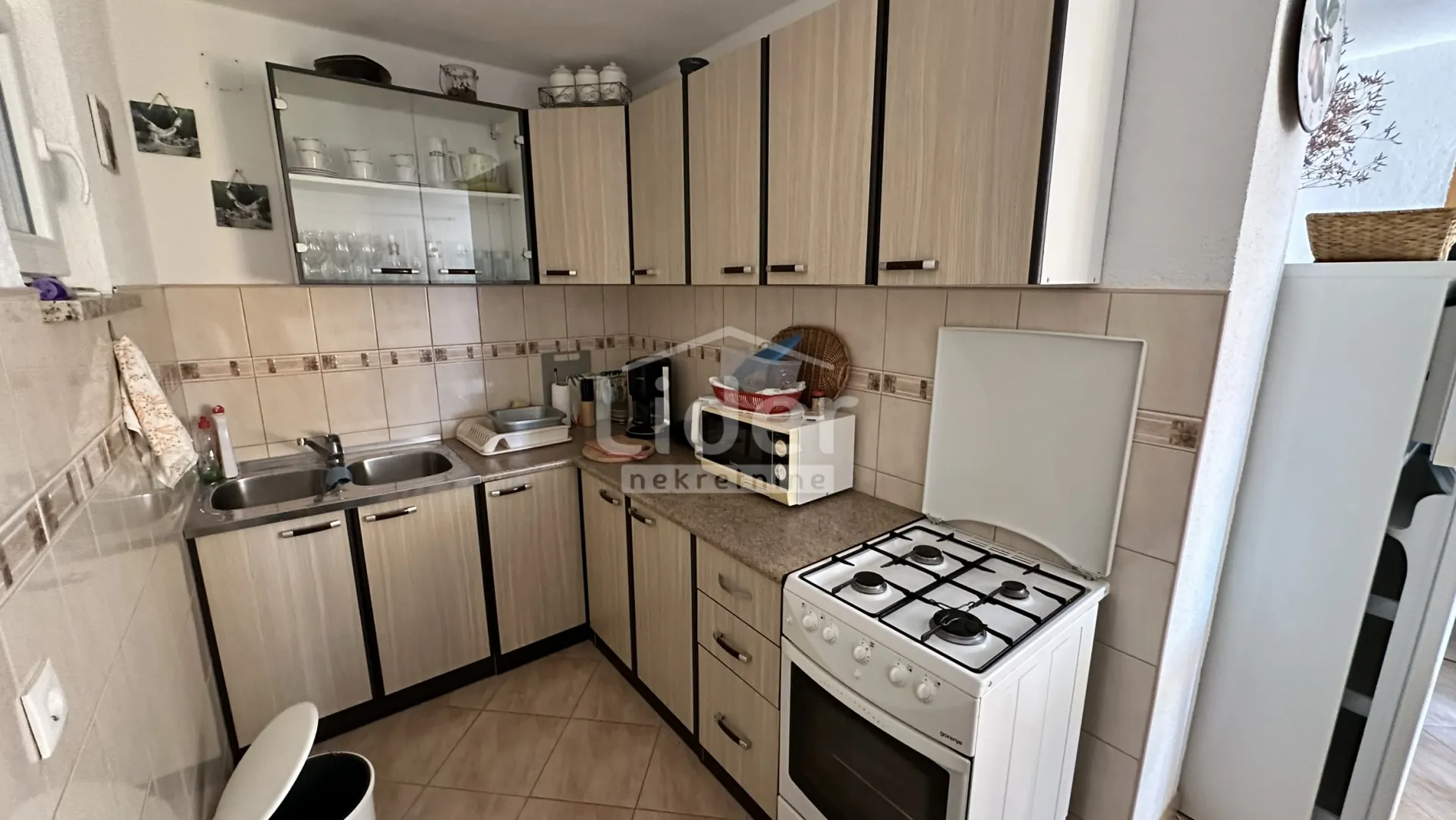 kuća sa 2 stana na samo 250m od mora - slika 14