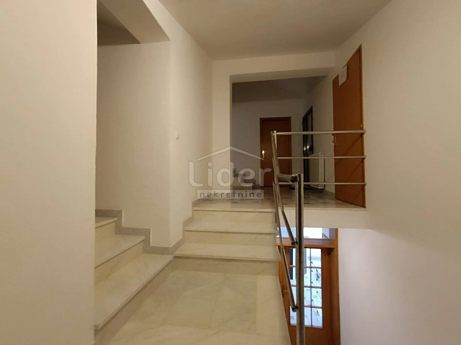 kuća za najam, saršoni - slika 25