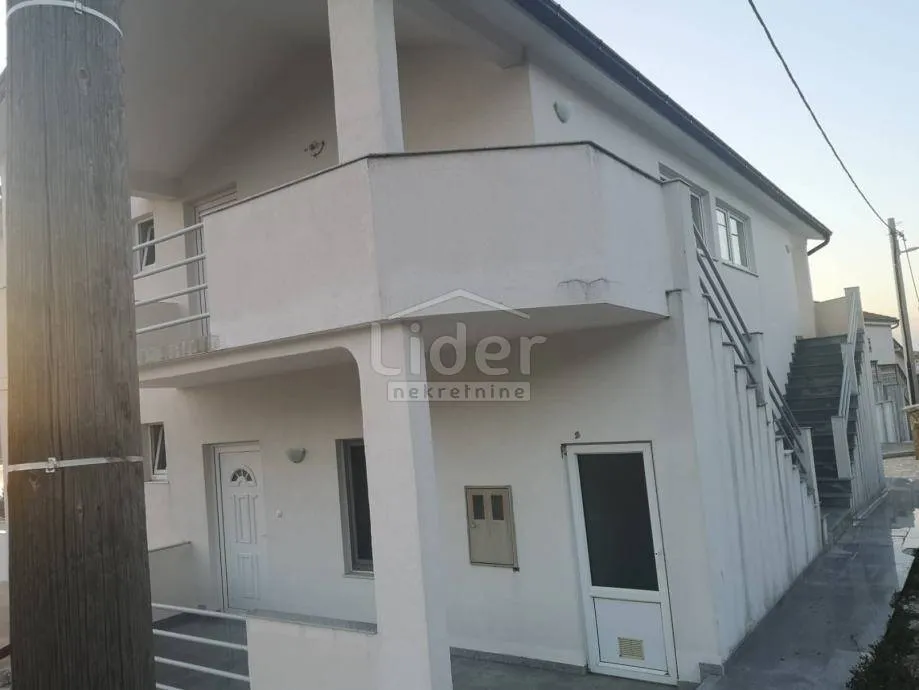 kuća sa 6 apartmana i pogledom na more - slika 28