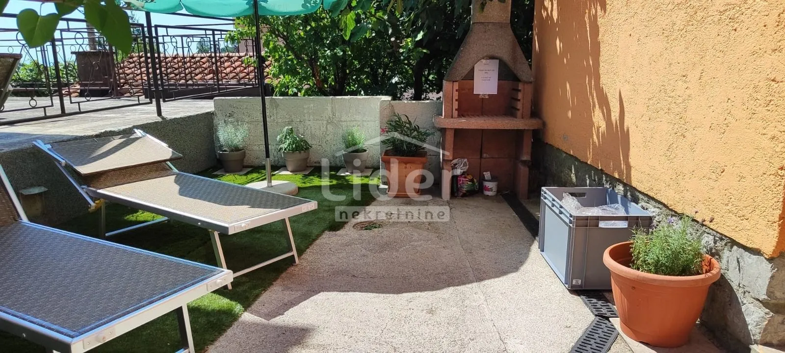 jušići stan sa studio apartmanom i terasom - slika 19