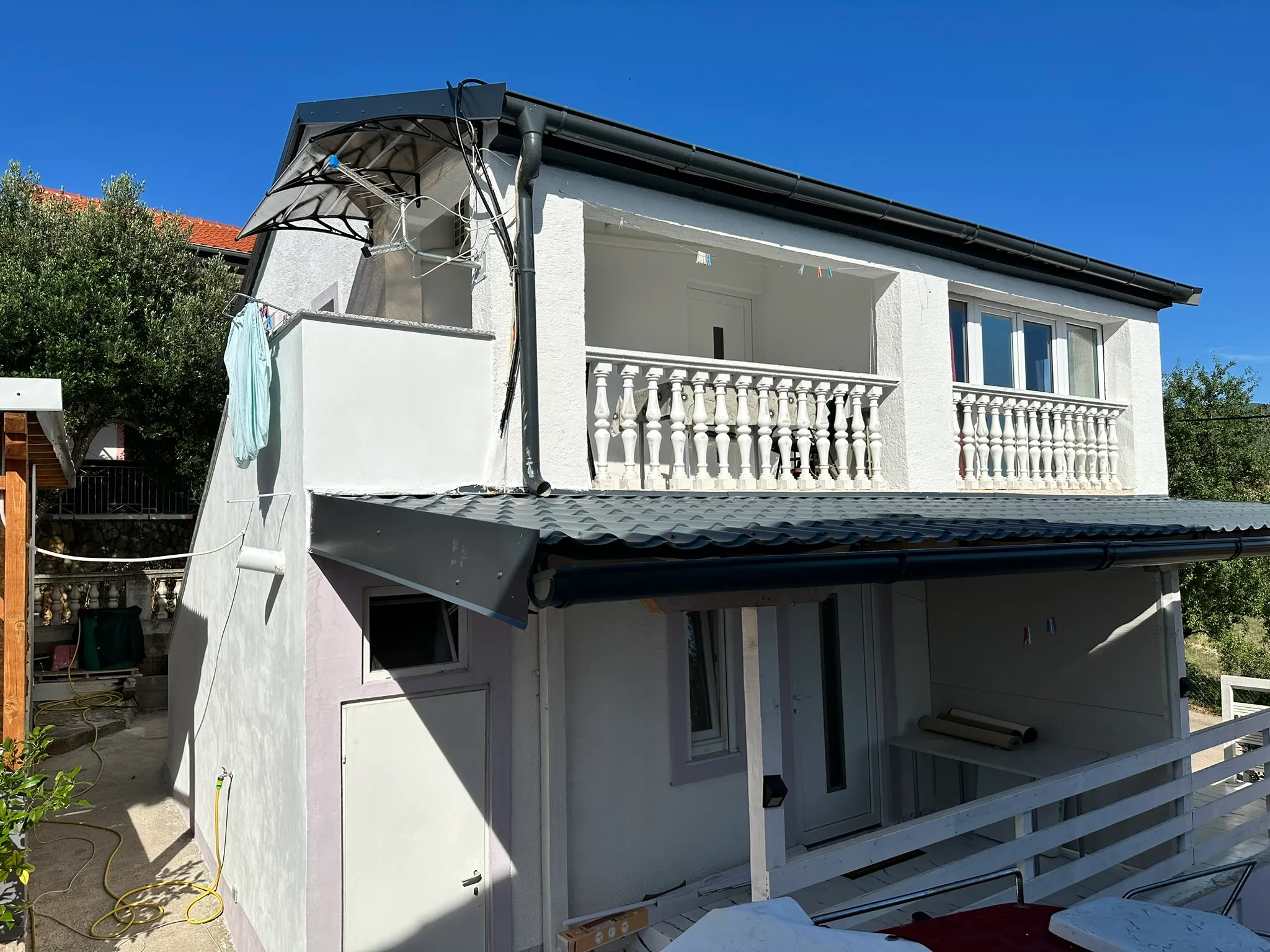 kruševo, prodajemo kuću sa 3 stana na karinskom moru - slika 6
