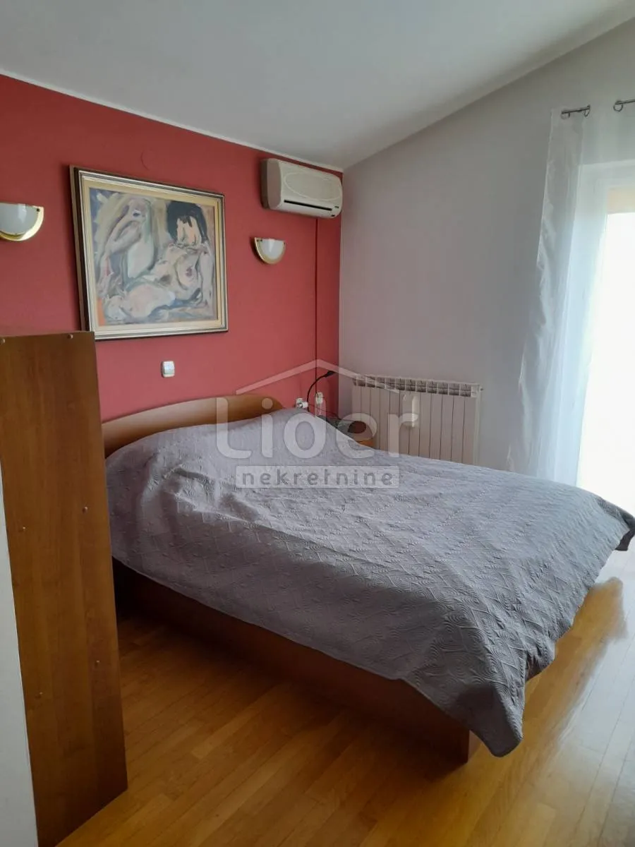 kuća sa bazenom i predivnom okućnicom - slika 25