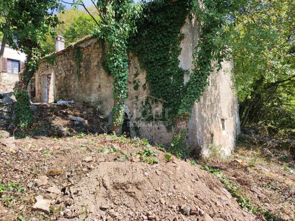 hreljin ruševina na zemljištu od 1665 m2 - slika 1
