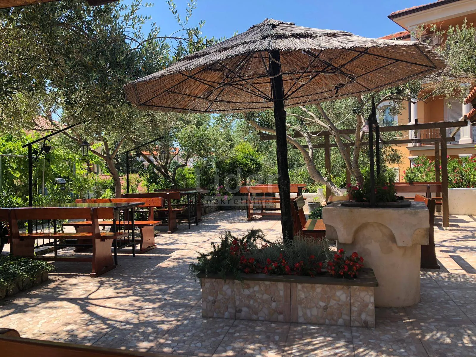 lopar, san marino, apartmanska kuća s restoranom - slika 5