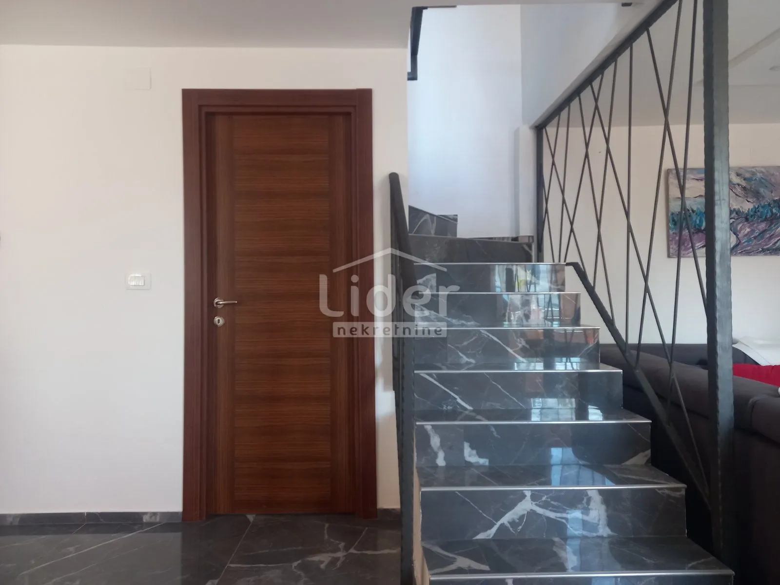 jušići četiri manje kuće s okućnicom i dvorištem - slika 23