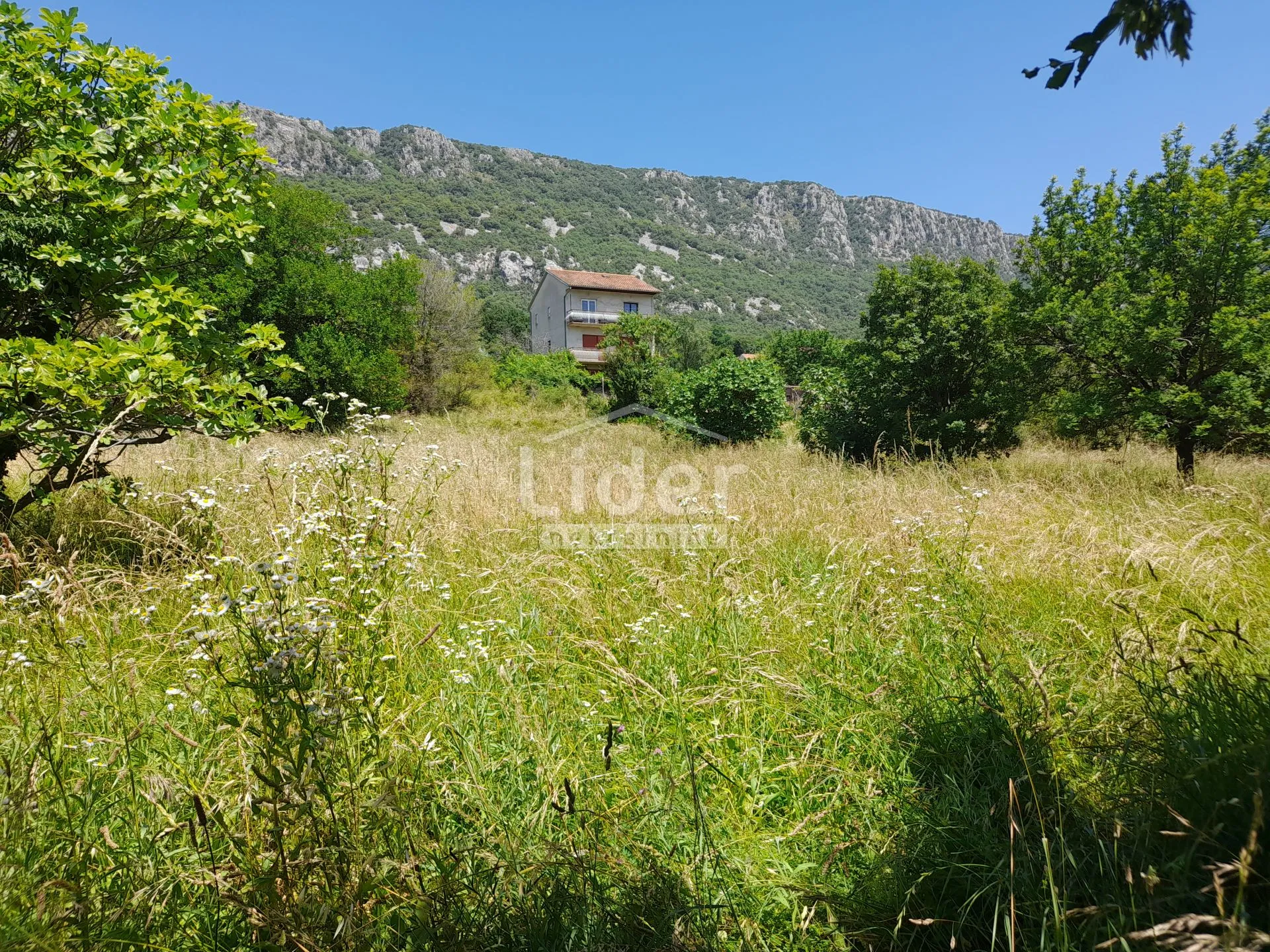 ruševna kuća s velikim građevinskim terenom - slika 10