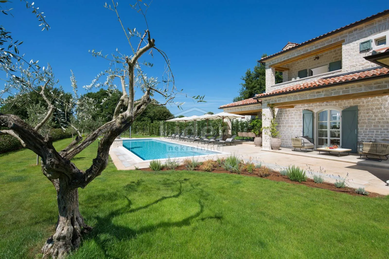 istra prekrasna dizajnerska vila - slika 4