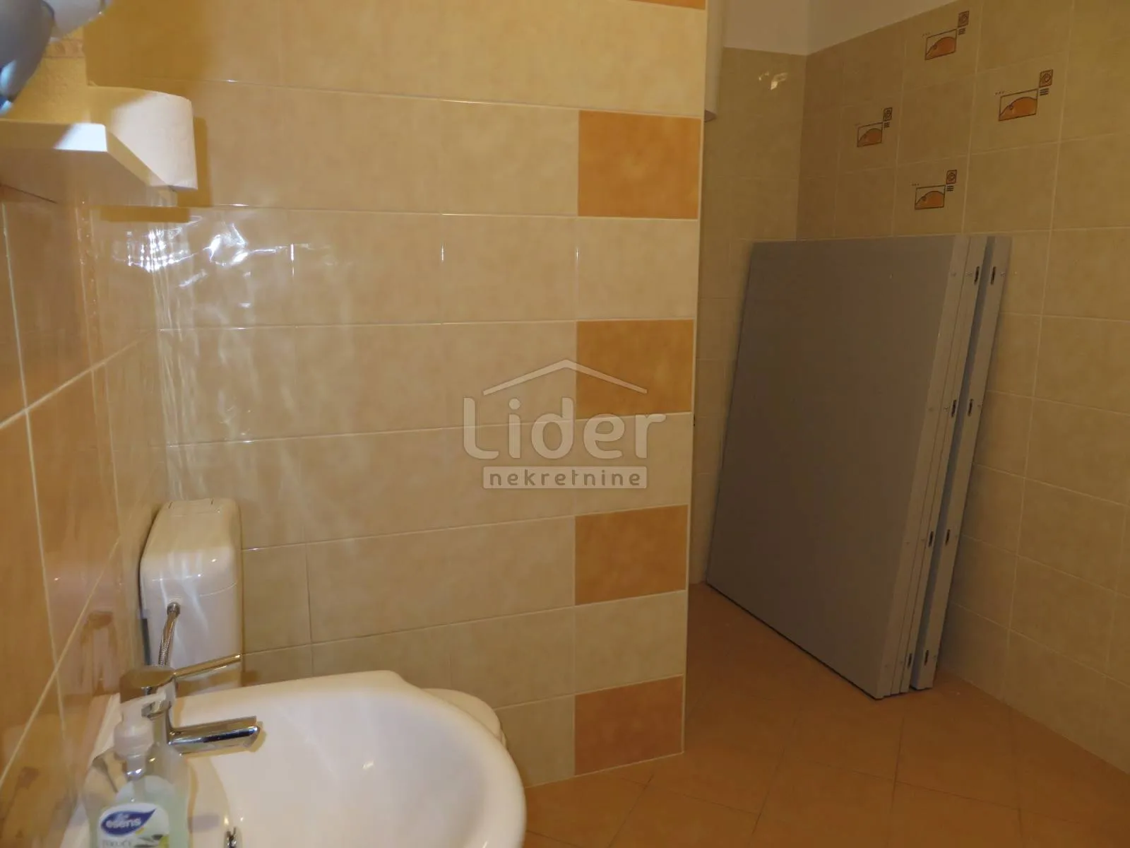 uredski prostor, 120 m2, sa parkingom - slika 8