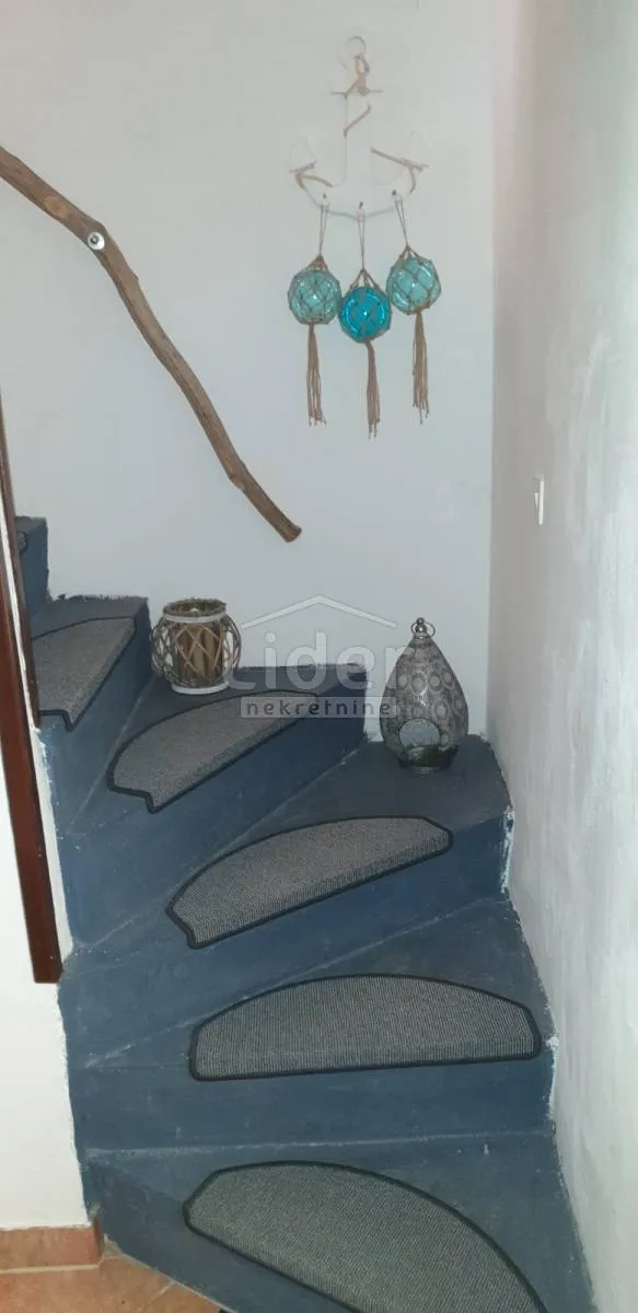 baška, 1skl.-troetažni, terasa, 1.red do mora - slika 7