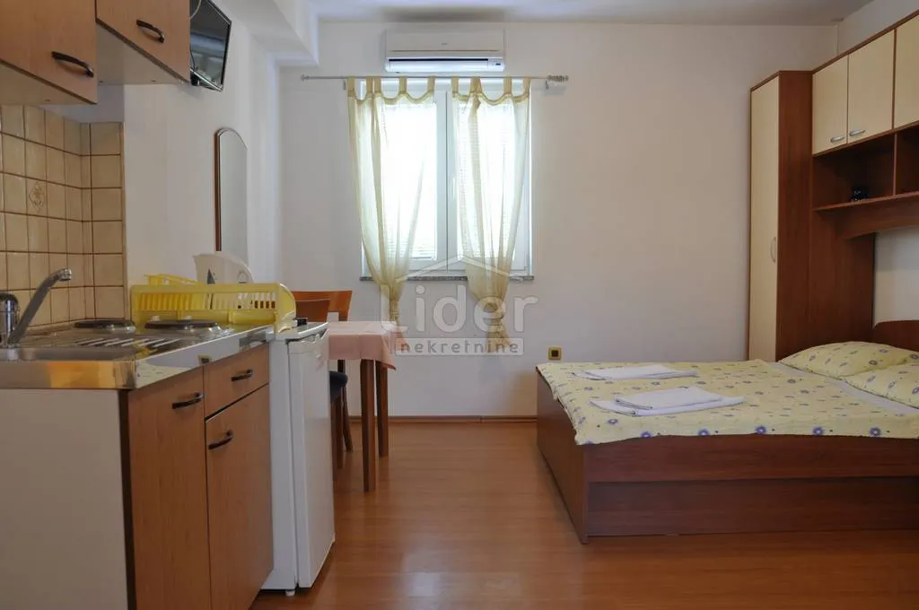 lopar, san marino, apartmanska kuća s restoranom - slika 14