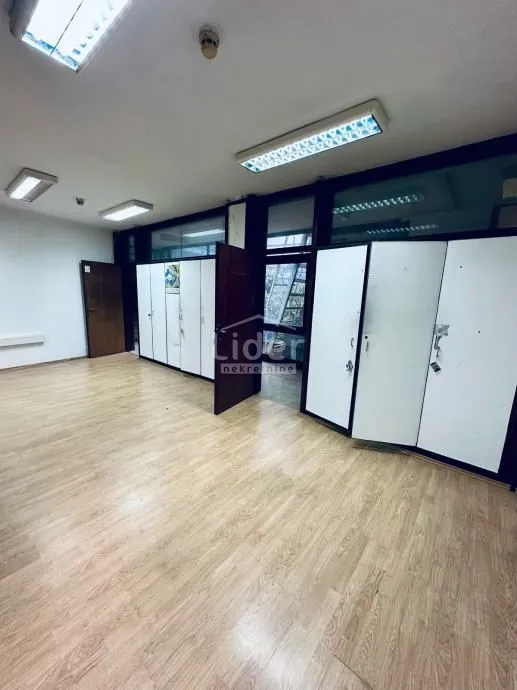 poslovni prostor centar, 3 kancelarije - slika 7