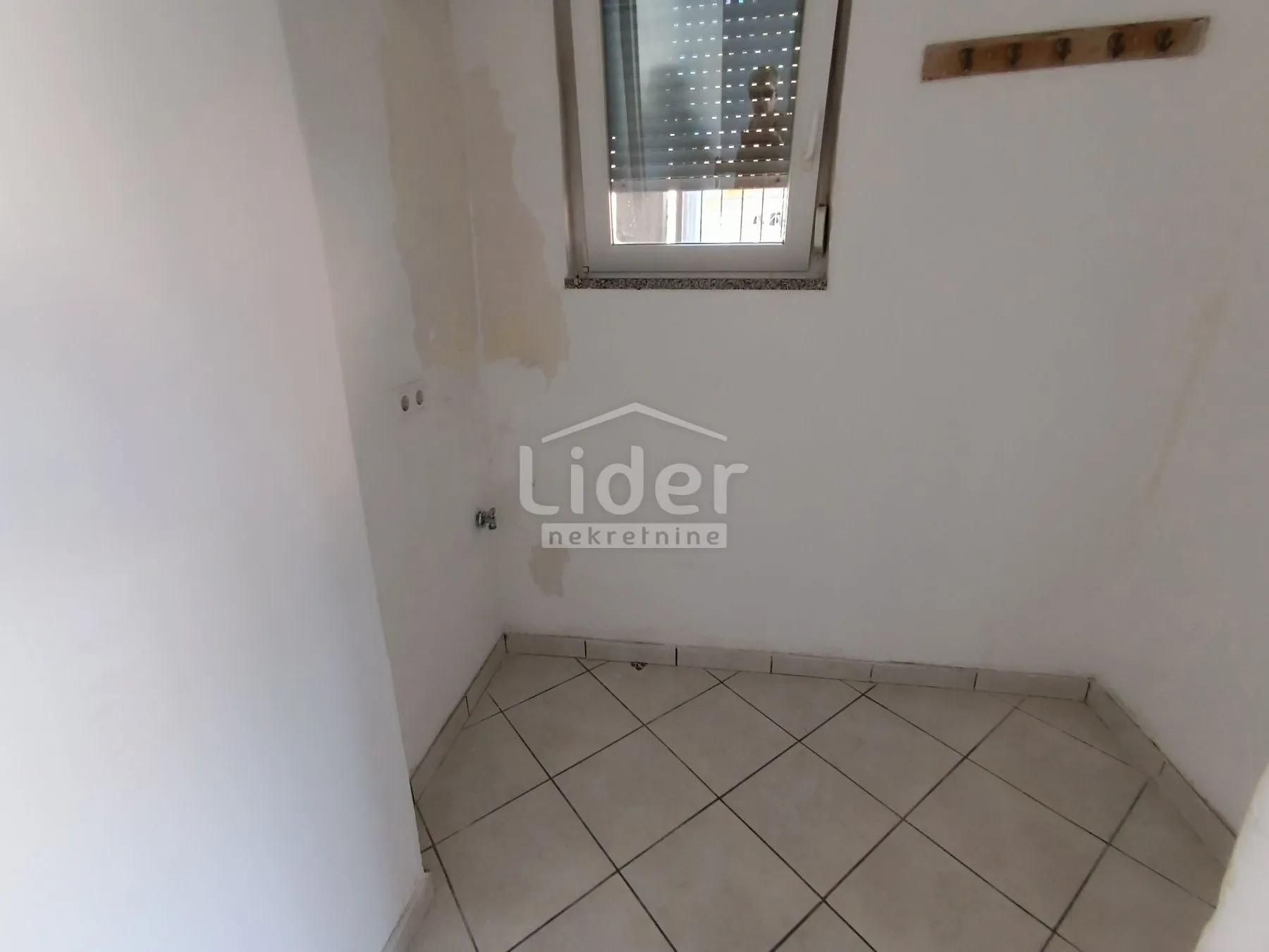 zamet kuća sa 4 stana, 1 zona, 385.000 € - slika 23