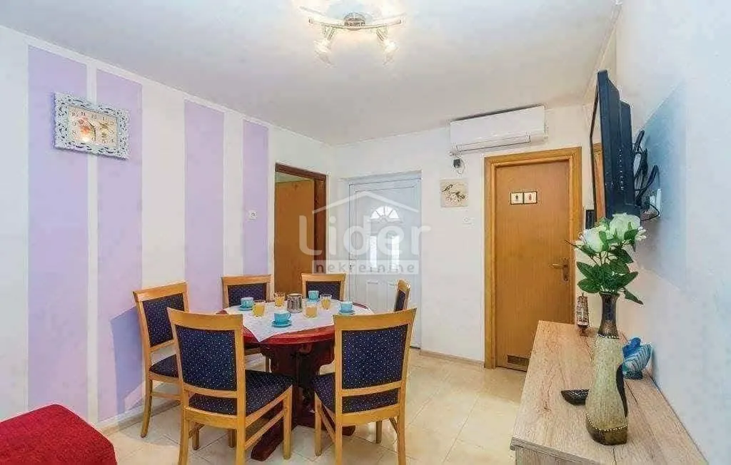 malinska odlična kuća s 5 apartmana - slika 3