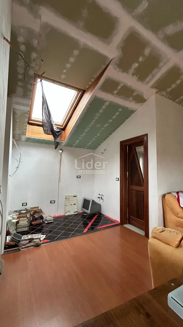 pomer, medulin, novija kuća 250m2 na samo 150m od mora - slika 14