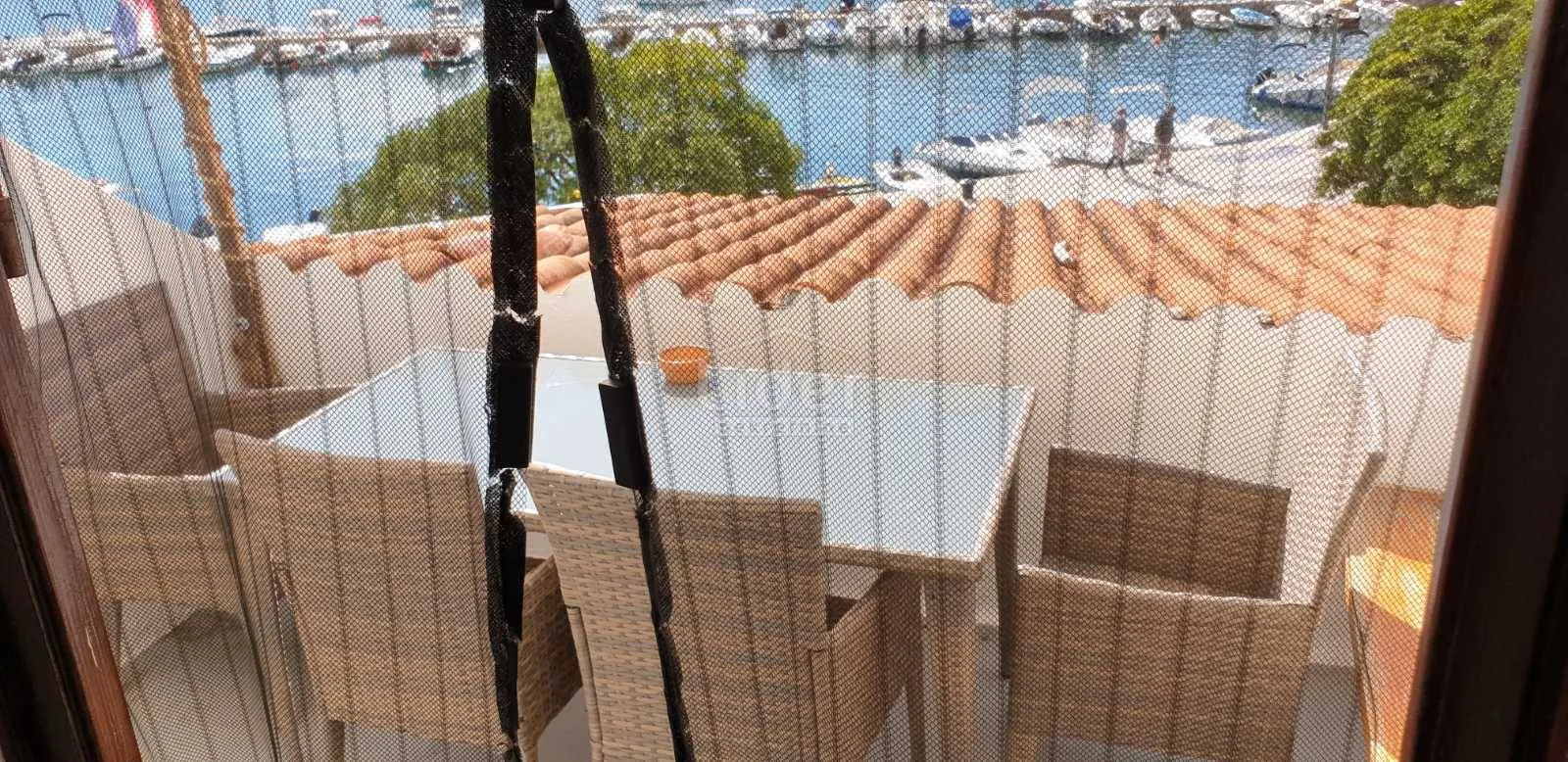 baška, 1skl.-troetažni, terasa, 1.red do mora - slika 17