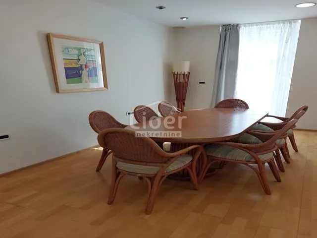 belveder-150m2,2s+db,3 balkona s pogledom na grad i more - slika 18